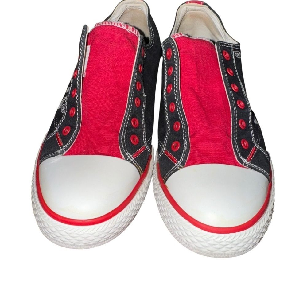 Levi’s Kids Size 6 Sneakers (10.5” X 3.5”) Canvas Upper Rubber sole EUC Red/Blk